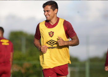 Everton Felipe viaja com a delegação do Sport e será opção para a próxima partida