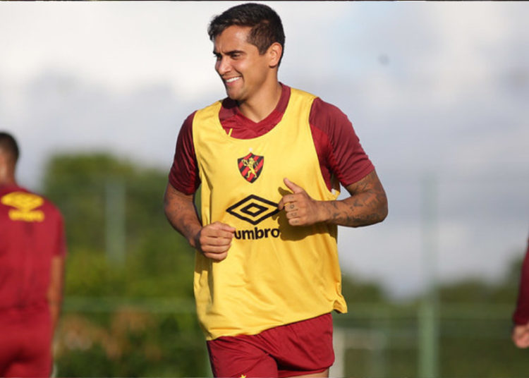 Everton Felipe viaja com a delegação do Sport e será opção para a próxima partida