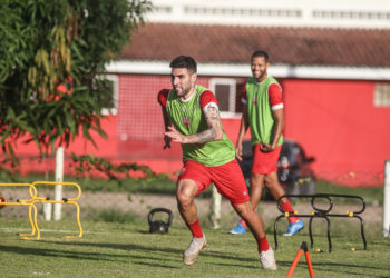 Reforçado, Náutico está pronto para enfrentar a Ponte; veja provável escalação