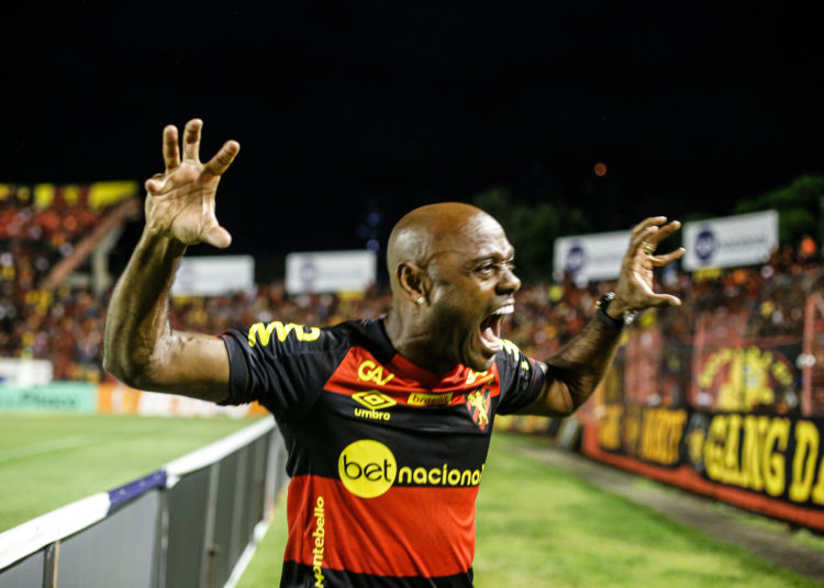 Com Love regularizado no Sport, Claudinei deve promover estreia em breve