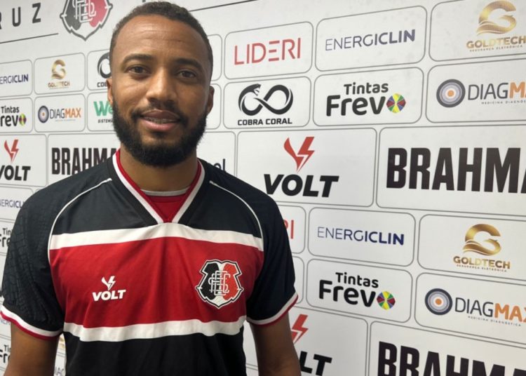 Arthur Santos é apresentado, fala sobre a torcida, ressalta suas características e se diz pronto para atuar