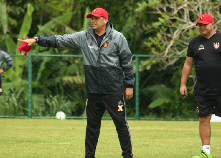 Sport oficializa a contratação de Claudinei Oliveira