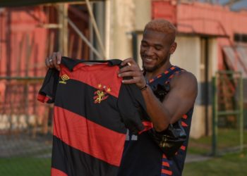 Joelinton reafirma desejo de encerrar a carreira no Sport