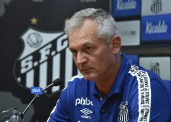 Do Sport para o Santos: “Esperava que eles cantassem ‘fica, Lisca’, e eles falaram ‘vai, Lisca’”