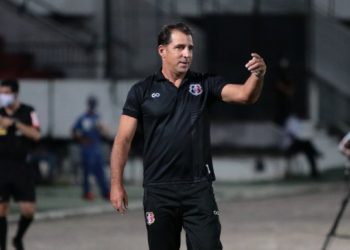 Martelotte lamenta sobre início de partida, fala que equipe relaxou e foca no Lagarto