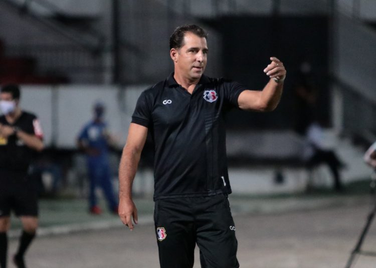 Martelotte lamenta sobre início de partida, fala que equipe relaxou e foca no Lagarto