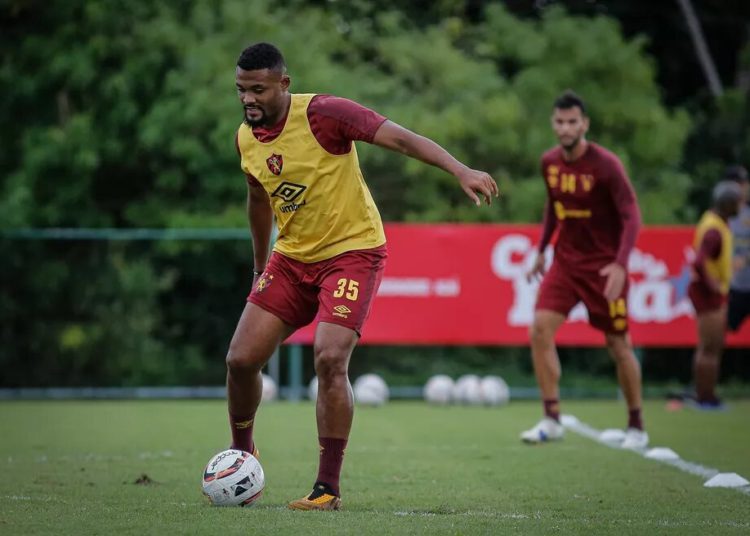 Sabino analisa momento do sistema defensivo do Sport e ressalta a qualidade do plantel
