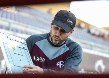 Quem é Elano Blumer, novo treinador do Náutico