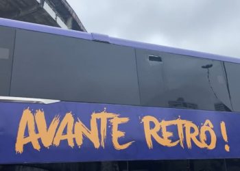 Antes de enfrentar o Santa, ônibus do Retrô é hostilizado na chegada ao Arruda