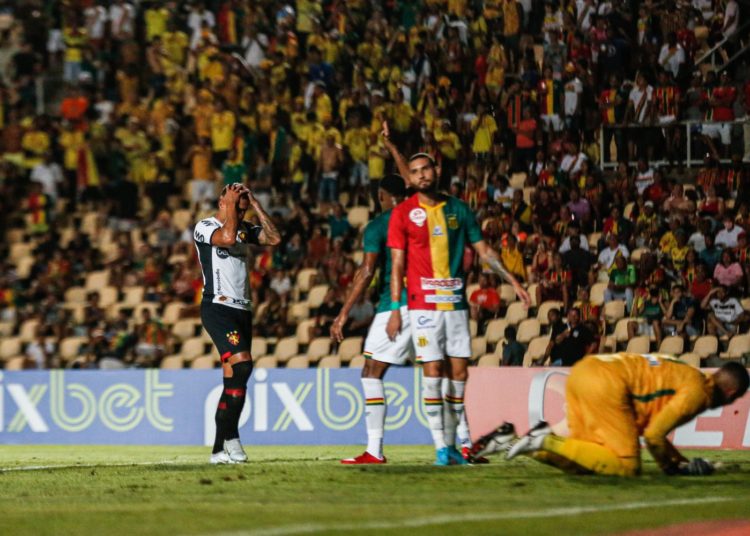 Com copo meio cheio, meio vazio, Sport vive fase de definições na Série B