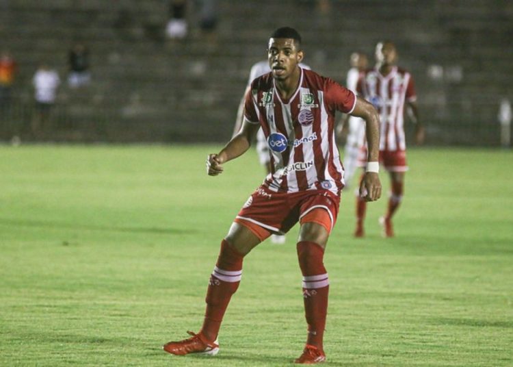 Humorista famoso tira foto com camisa do Náutico ao lado de atacante Amarildo; veja