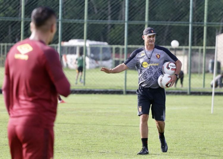 Lisca no Santos? Veja o que técnico do Sport falou a respeito