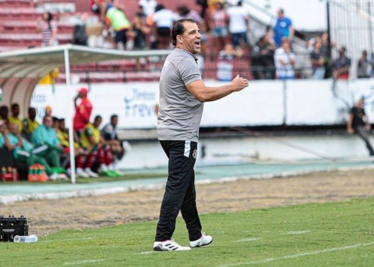 Martelotte admite pressão no Santa Cruz para rodada decisiva na Série D