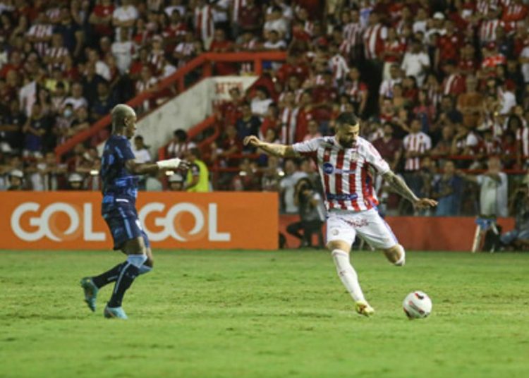 Kieza quebra jejum, mas Náutico perde de virada para o Londrina: 2×1