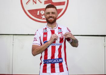 Náutico anuncia a contratação de Souza com música de Ferrugem