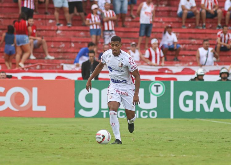 Carlão é negociado com o Almería; Niltinho tem rescisão publicada no BID e deixa o Náutico