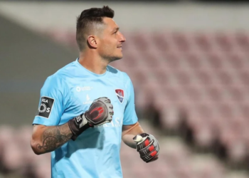 Sport contrata goleiro Dênis e confirma chegada de uruguaio Labandeira