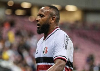 Chiquinho pode estar próximo de titularidade no Santa Cruz