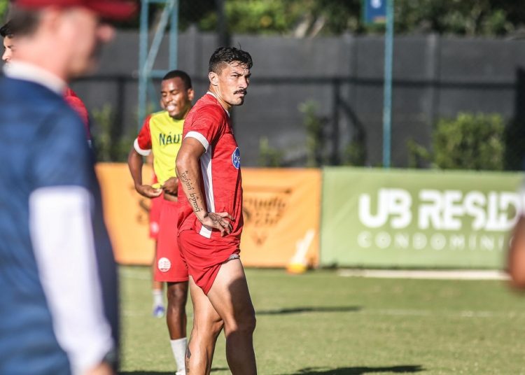 Richard Franco é diagnosticado com lesão e desfalca o Náutico; atacante é dúvida