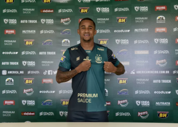 Sport acerta com lateral direito Eduardo