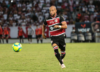 Ítalo Silva renova contrato e espera um 2023 melhor para o Santa Cruz