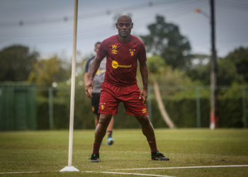 Vagner Love segue confiante em acesso do Sport e sonha com gol em clássico