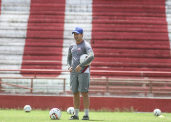 Dado evita pensar nos rivais diretos, dispensa cálculos e foca nos jogos do Náutico