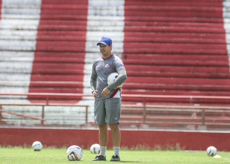 Dado evita pensar nos rivais diretos, dispensa cálculos e foca nos jogos do Náutico