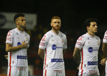 Náutico completa um turno de derrotas na Série B e situação se agrava ainda mais na luta contra a queda