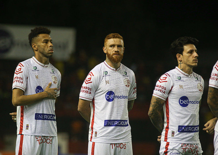 Náutico completa um turno de derrotas na Série B e situação se agrava ainda mais na luta contra a queda