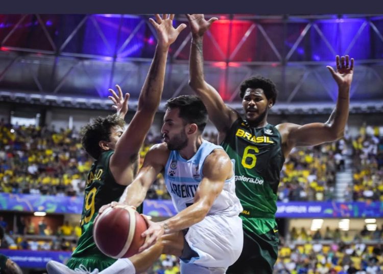 Brasil reage, mas perde da Argentina na final da Copa América de Basquete