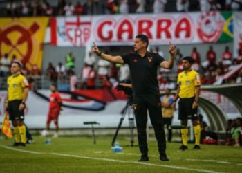 “Critério é meu, vou utilizar sempre e as escolhas são minhas”, diz Claudinei sobre escalação do Sport