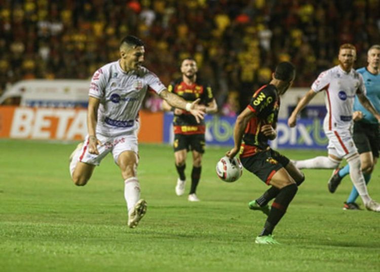 “Tem que jogar quem quer”, diz Jóbson após derrota do Náutico para o Sport