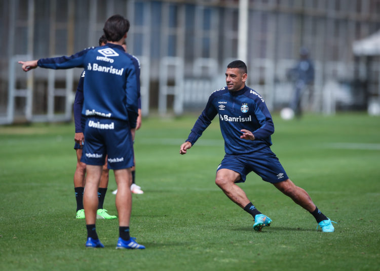 Diego Souza vai jogar contra o Sport? Confira as informações do Grêmio
