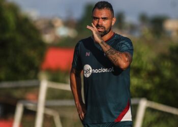 Maurício é mais um atleta que solicita rescisão no Náutico