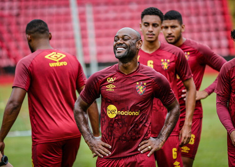 Vagner Love foca em jogos na reta final e enxerga Sport com muitas chances de acesso
