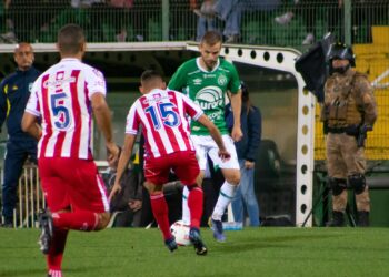 Náutico perde da Chapecoense e vai mesmo encerrar Série B na lanterna