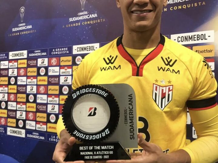 Sport anuncia Renan como primeiro reforço para 2023