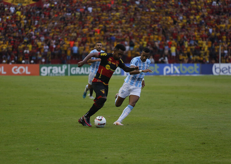 Ewerthon fala sobre corrigir erros e espera completar 100 jogos com a camisa do Sport na temporada