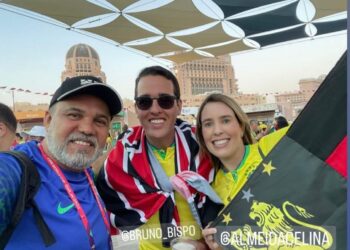 Maciel Junior encontra casal pernambucano que deu pausa na lua de mel para curtir a Copa do Mundo