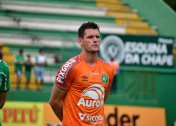 Náutico tem interesse no goleiro Vagner que estava na Chapecoense