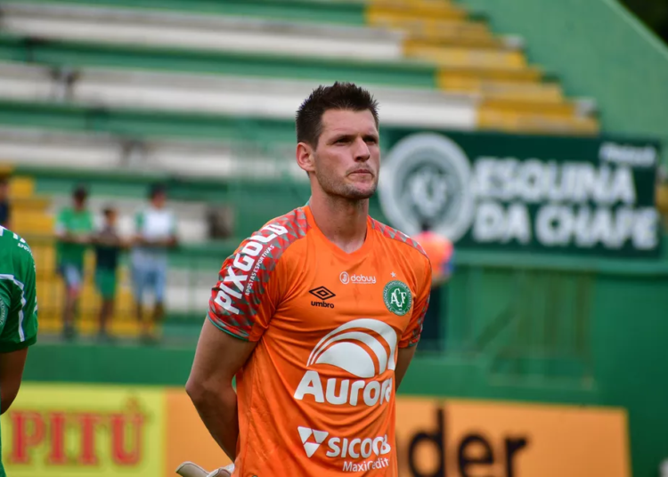 Náutico tem interesse no goleiro Vagner que estava na Chapecoense