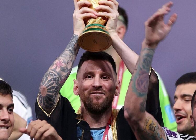 Argentina vence França nos pênaltis e conquista tricampeonato da Copa do Mundo