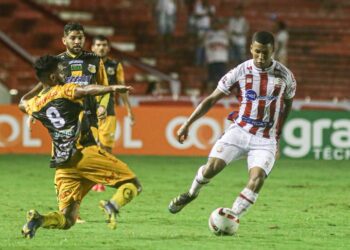 Náutico anuncia saída de Thássio; Atacante é mais uma contratação oficializada