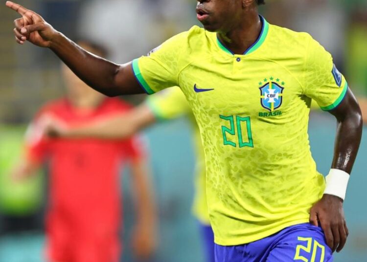 Brasil arrasa Coreia do Sul no primeiro tempo e agora pega Croácia nas quartas