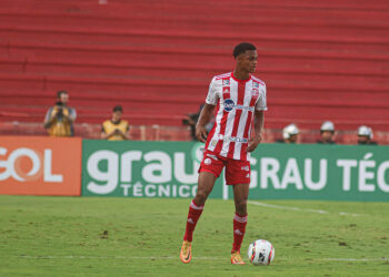 Anilson analisa improvisação na equipe do Náutico e fala sobre estreia no Pernambucano