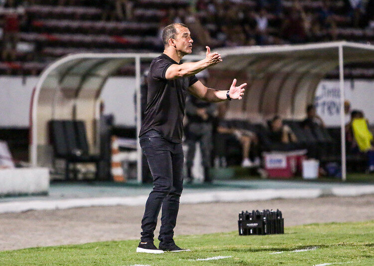 Ranielle Ribeiro cobra melhora do setor ofensivo do Santa Cruz na definição das jogadas