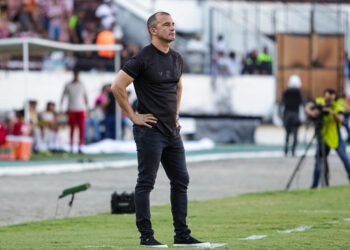 Ranielle Ribeiro cita “gosto amargo” e enxerga necessidade de vitória do Santa Cruz no Pernambucano