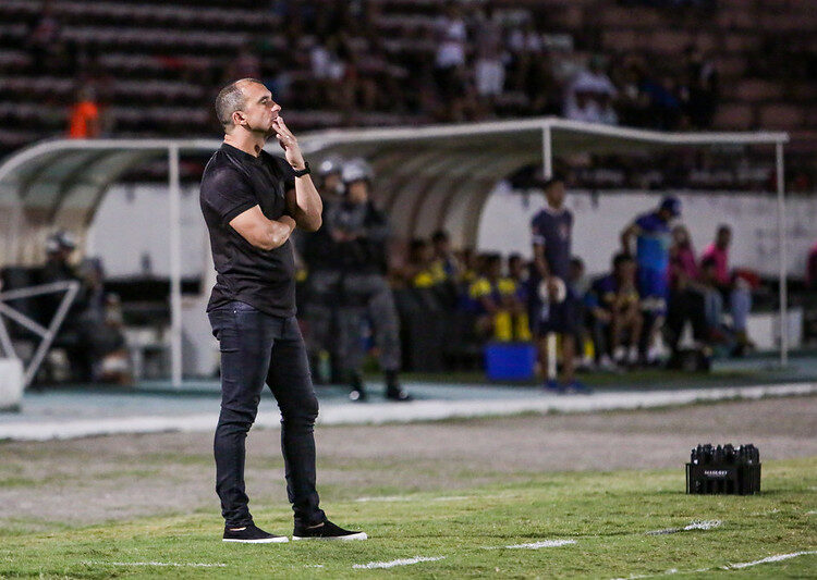 Ranielle Ribeiro fala sobre a vitória do Santa Cruz e pretende acionar Pipico na próxima partida