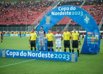Santa Cruz consegue gol no final e empata com o Vitória na Copa do Nordeste